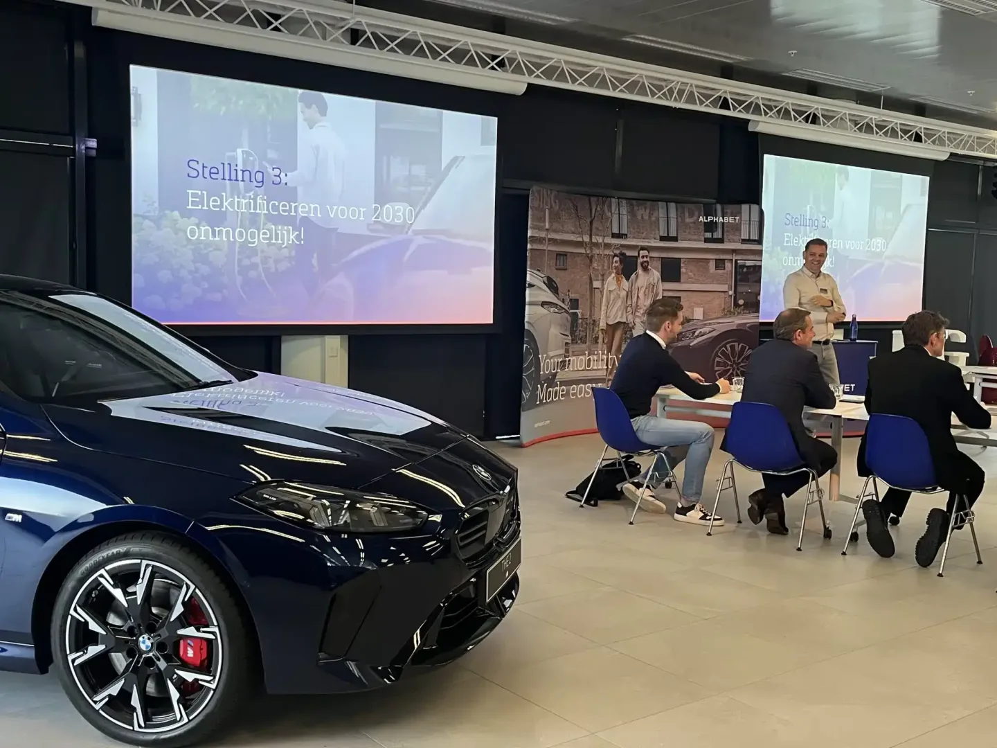 Ronnie Couwenberg modereert als Scherpsteller een klantevent voor Alphabet, onderdeel van BMW Group, over de toekomst van wagenparkbeheer.
